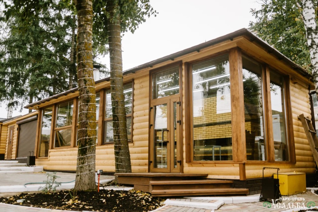 Территория парк-отеля